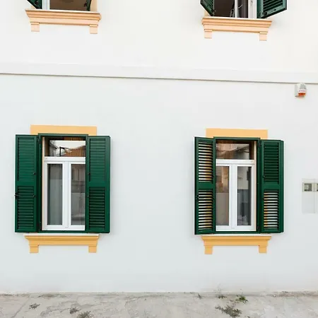 Roko Luxury 2 Guest house