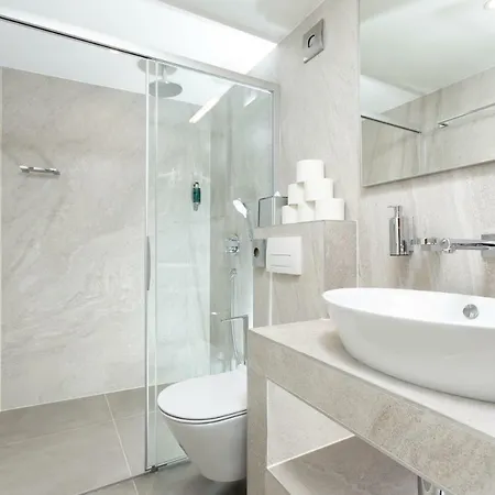 Roko Luxury 2 Pensión 4*
